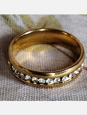 Gold Tone Wash Stainless Steel Unisex Size 10 3/4 Clear Stone Band Ring NWOT